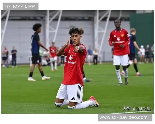 美因茨后卫科尔9红创德甲纪录,引爆足球界热议 美因茨后卫科尔9红创德甲纪录,引爆足球界热议