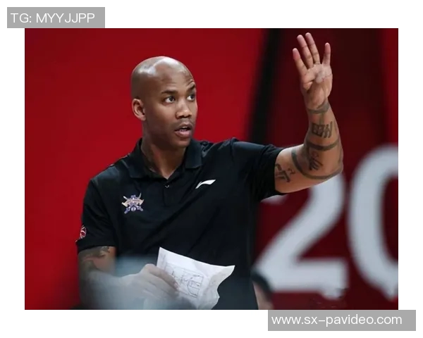 直击马布里执教首秀赛前攒人品赛后致敬闵鹿蕾 直击马布里执教首秀赛前攒人品赛后致敬闵鹿蕾