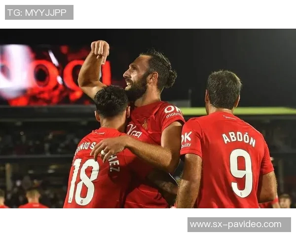 巴萨战塞维利亚大名单:莱万领衔,亚马尔伤缺,贝尔纳尔在列 巴萨战塞维利亚大名单:莱万领衔,亚马尔伤缺,贝尔纳尔在列