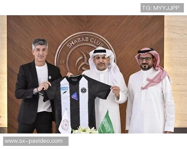 马卡：此前因阿尔瓜西尔带队成绩出色，阿隆索未获得执教皇社机会